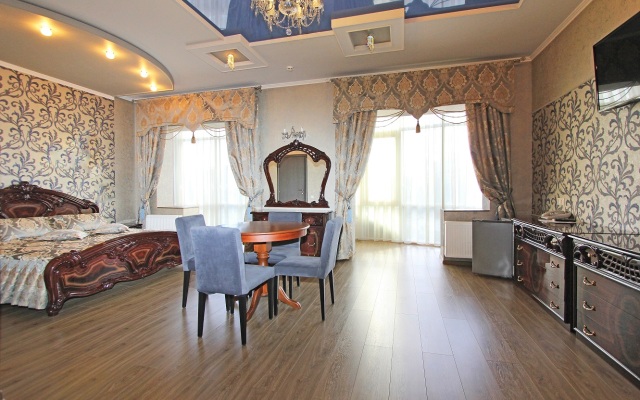 Monarch Hotel
