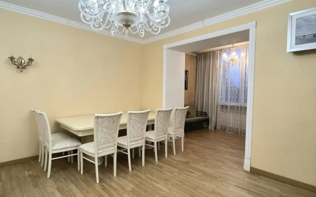 Amanzholova 65 Elitnaia Novostroika Flat