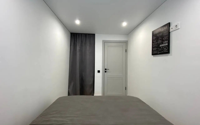 2-K s Klassnym Remontom na Pobede u Tsentra Flat