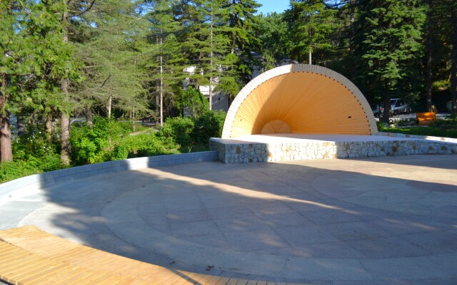Les Health Resort