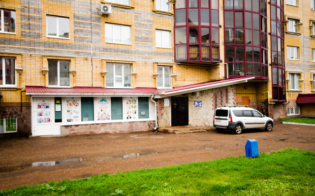 "Kvartirnyij Vopros" na Artema 89 Apartments