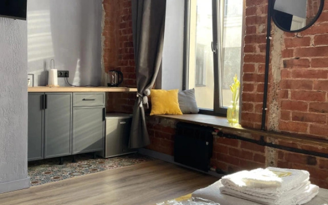 English 27 Apartment