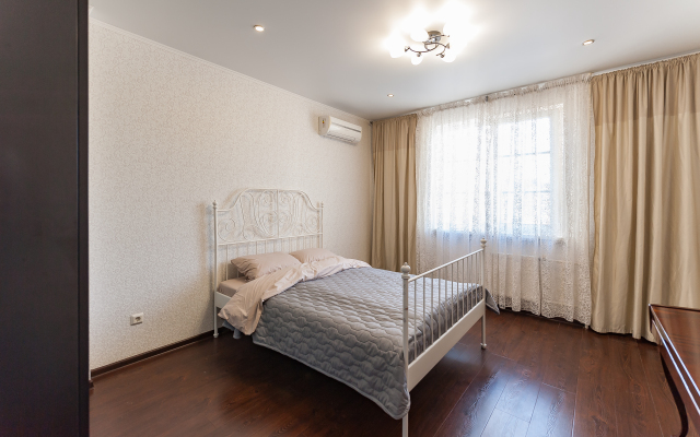 Na Pravo-Bulachnoy 47 Flat