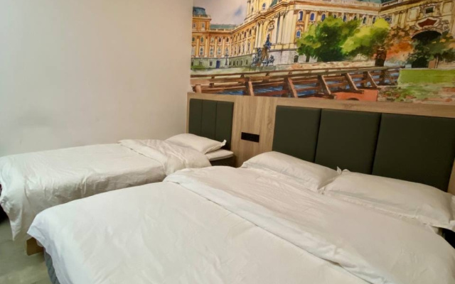 Отель Holiday Hotel