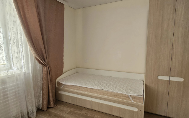 Dvukhkomnatnaya v Tsentre na Bolshoy Troitskoy 15 Flat