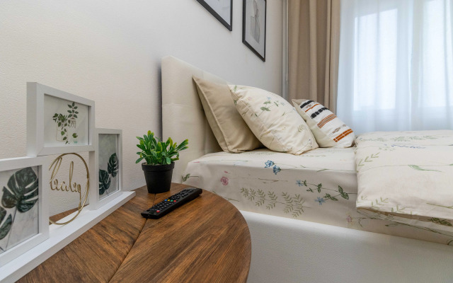 Квартира с желтым диваном