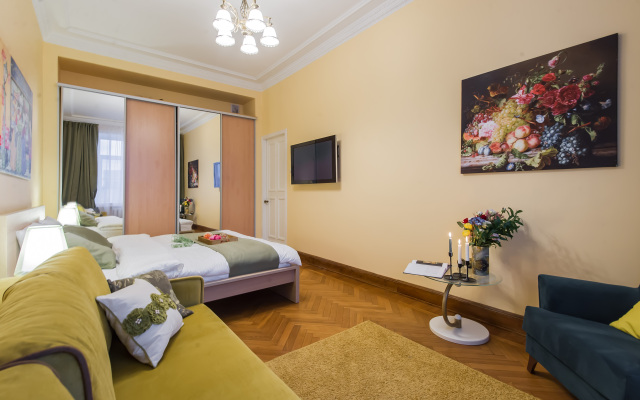 GM v Legendarnoj Stalinskoj vysotke Apartments