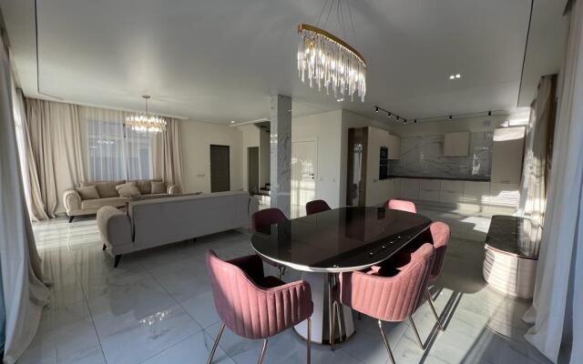 Dizaynerskaya S Vidom Na More Villa