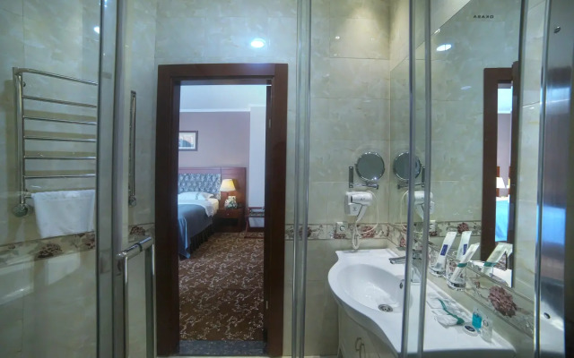 Grand Voyage Hotel