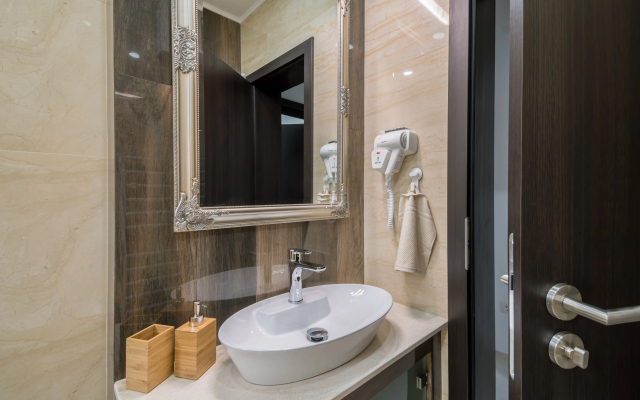 East Residence Airport Apartment