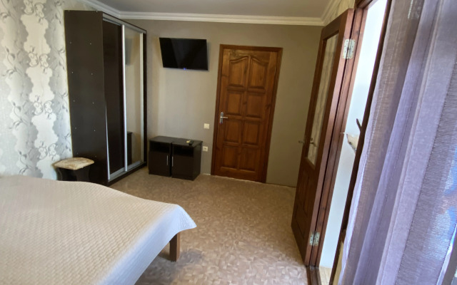 Na Prosvescheniya 152/2 Guest house