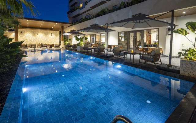 Отель Iconic Long Hai