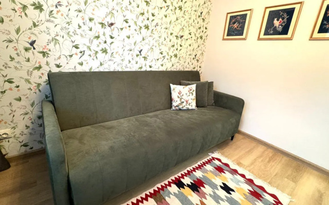 Квартира Трехкомнатная с Новым Дизайнерским Ремонтом