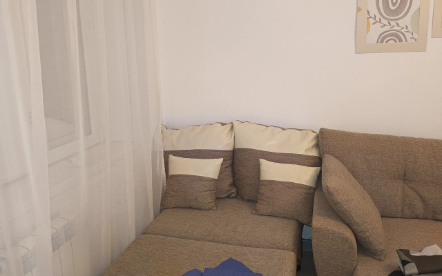 Квартира Комфортная 2х комнатная в развитом микрорайоне