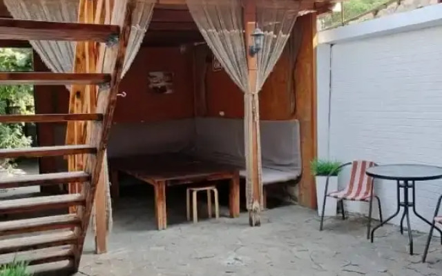 Jonny-House Guest House