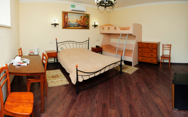 Pervyij Dohodnyij Dom Guest house