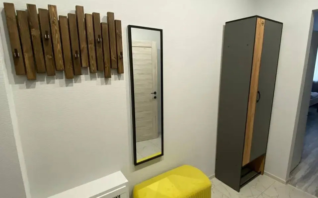 Na Tavricheskoy 9k1 Apartments