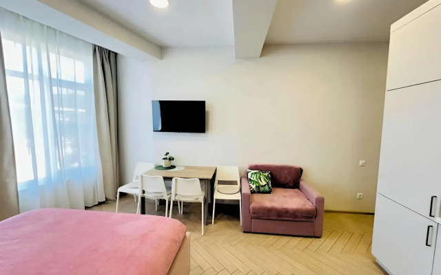 Apartamenty Uyutnaya 3kh Mestnaya Studiya S Balkonom Flat