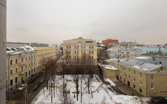 Ryadom S Krasnoy Ploschadyyu Flat