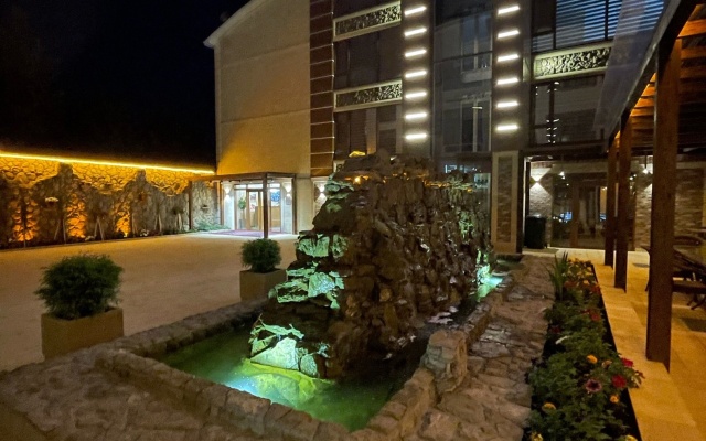 Gold Niyara Hotel