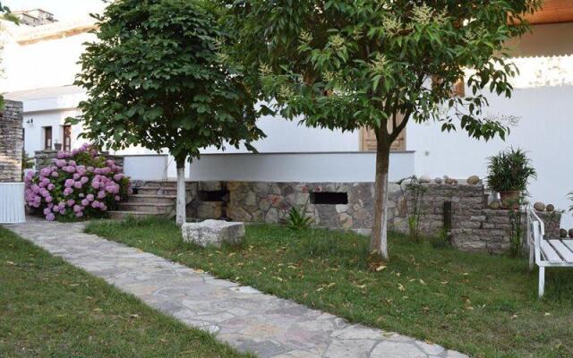 Bineri Hotel