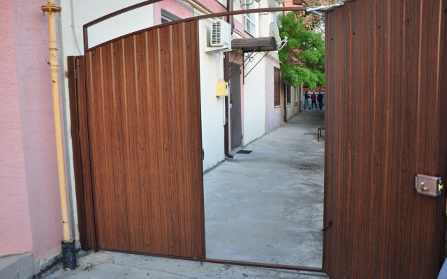 Апартаменты Трехкомнатная квартира на ул. Колхозной 112