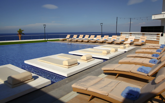 Caesar Cliff Resort Apartment Hotel