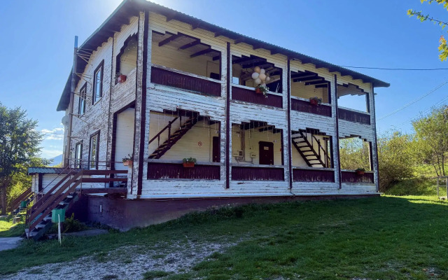 Thach from Travel Hotels Entourage