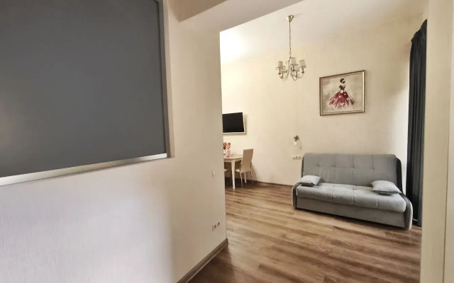 Ulitsa Roz, D.36 Flat