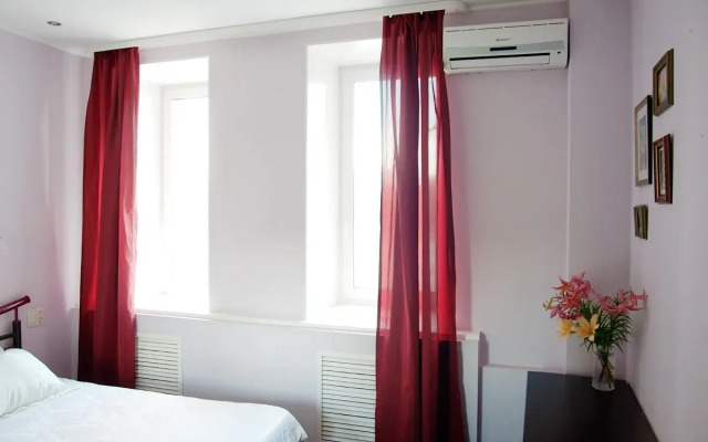 (2-Komnatny) V Tsentpe Na Ploschadi Pevolyutsii Flat