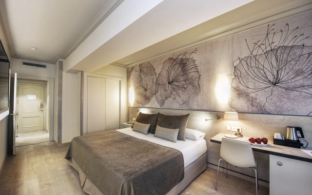 Отель Salles Pere IV Hotel