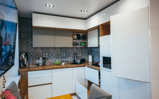 Privet, YA V Centre Flat