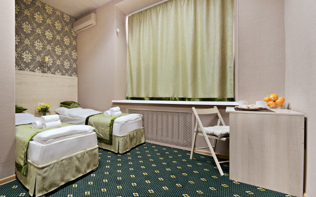 Apelsin Hotel on Vystavochnaya