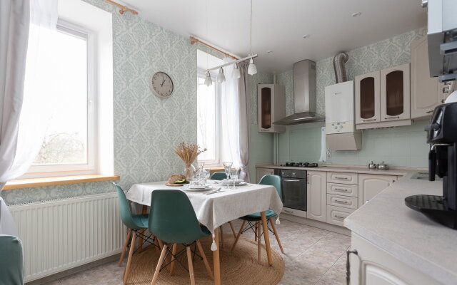 Квартира Двухкомнатная вид на Ботанический сад на 2 этаже