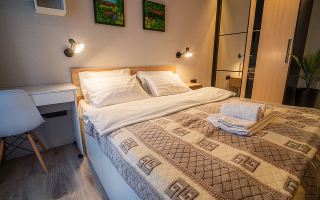 Uyutnaya Kvartira S Udobnym Raspolozheniem Flat