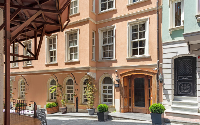 Meroddi Pera Flats