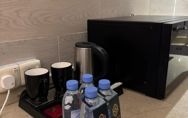 Al-Ufq Suites Hotel