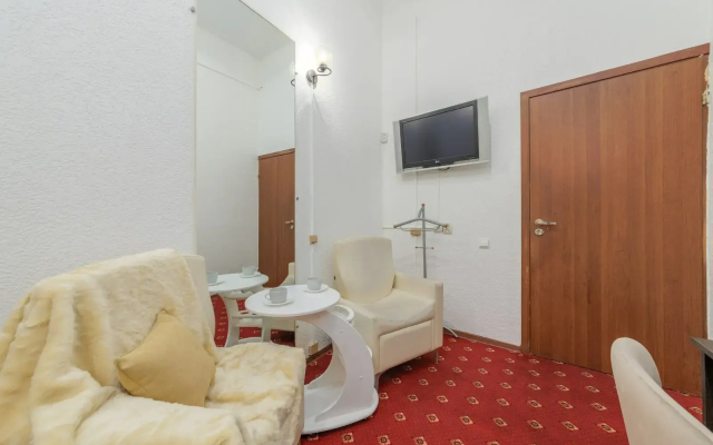 Апартаменты 4 спальни на Владимирском 7