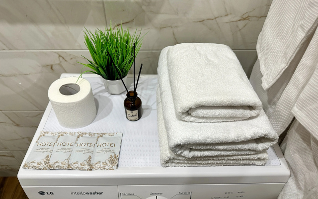 Kvartira Enigma Apartments v ZK Akvamarin radom s nabereznoj i TRC Akvamoll