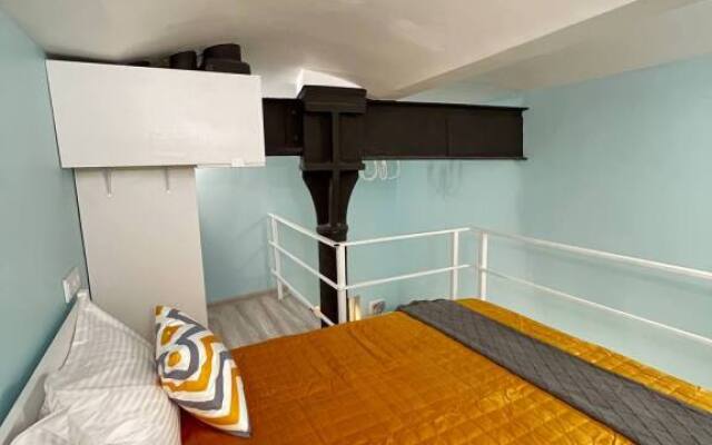 Dvukhurovnevaya studio Bright Yellow na Elektrozavodskoy
