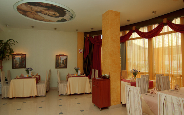 Adelfiya Hotel