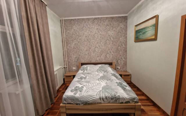U Pushkinskogo Teatra Tsentr Flat