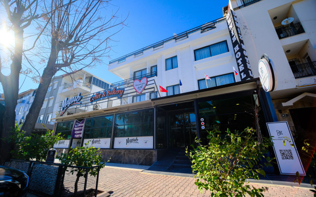 Deniz Boutique