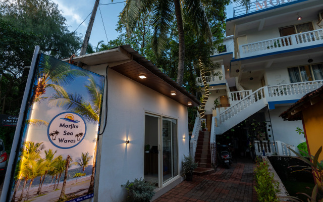 Morjim Sea Waves Hotel