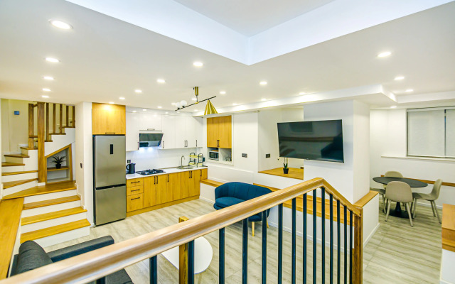 Imparator in Nizami Street Apartment