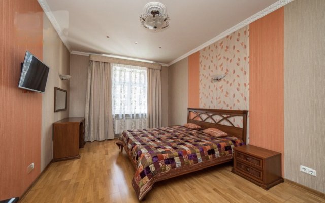 Roskoshnaya Kvartira Dlya 8mi Gostey S Parkovkoy Apartments