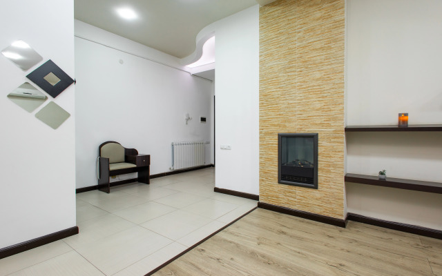 3-komn. ryadom s restoranom DIMOND, DI8210 Flat