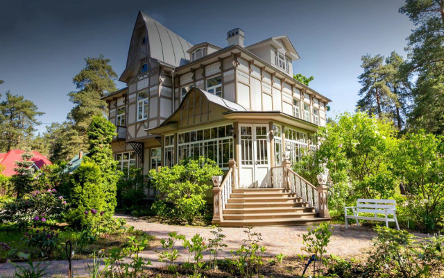 Частный дом 8-к 250 м²