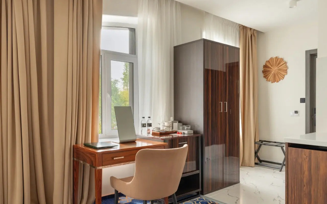 Отель V Hotel&Rooftop Lounge