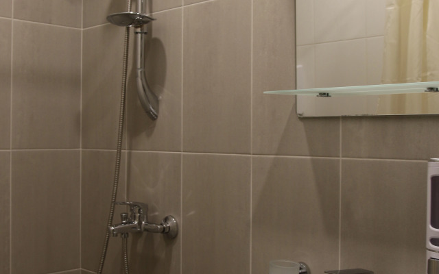 Uyutnie u Metro Chkalovskaya Apartment
